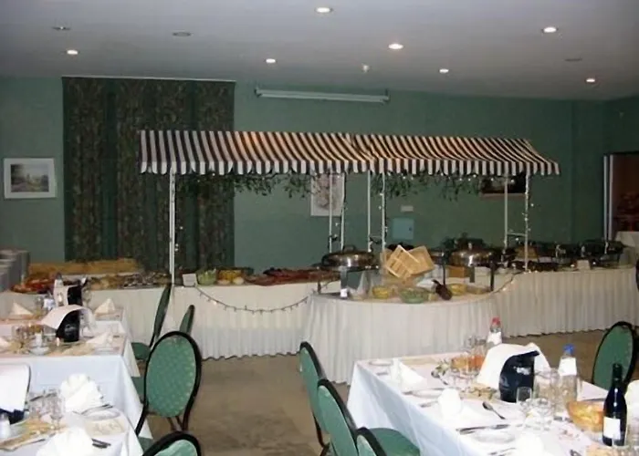 Отель Chateau De Limont Donceel