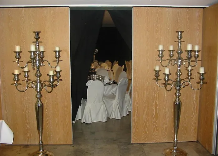 Отель Chateau De Limont Donceel