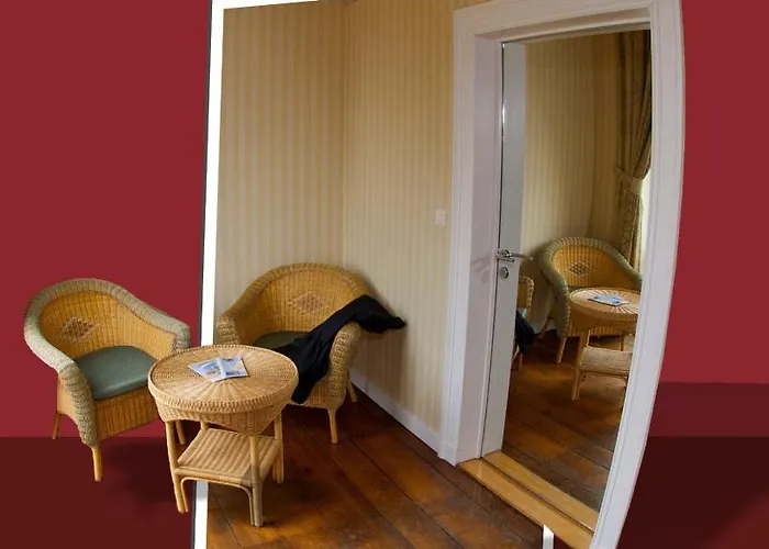 Отель Chateau De Limont Donceel